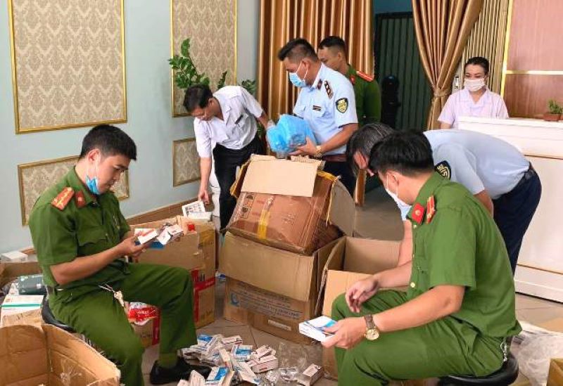 Kiện cơ sở thẩm mỹ không có bằng cấp
