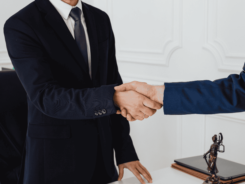 Ownership transfer clauses in contracts: contents and proper application under legal regulations