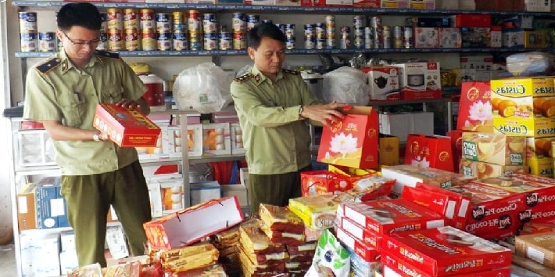 Pháp luật quy định như thế nào về hành vi buôn bán bánh kẹo giả?