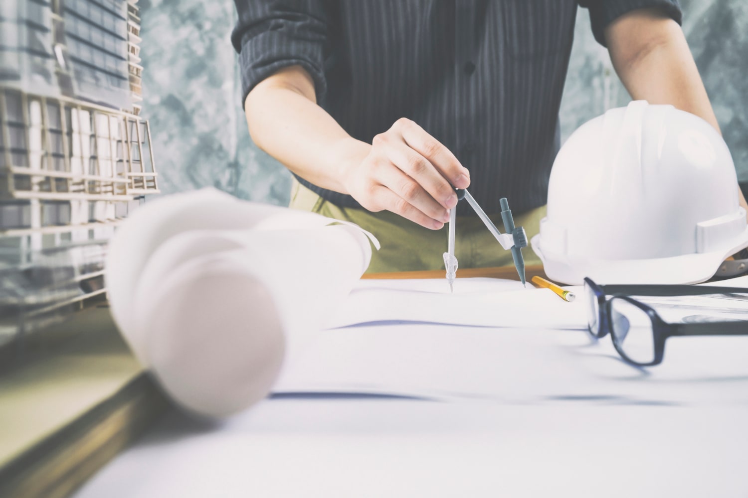 Pháp luật quy định như thế nào về hợp đồng xây dựng?