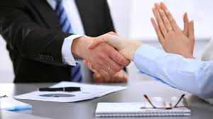 Trong trường hợp không có thỏa thuận thì bên bán công trình xây dựng chỉ được thu tiền của bên mua 95% giá trị hợp đồng đúng không?