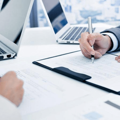 Không thực hiện nghĩa vụ cung cấp thông tin trong hợp đồng và rủi ro pháp lý liên quan