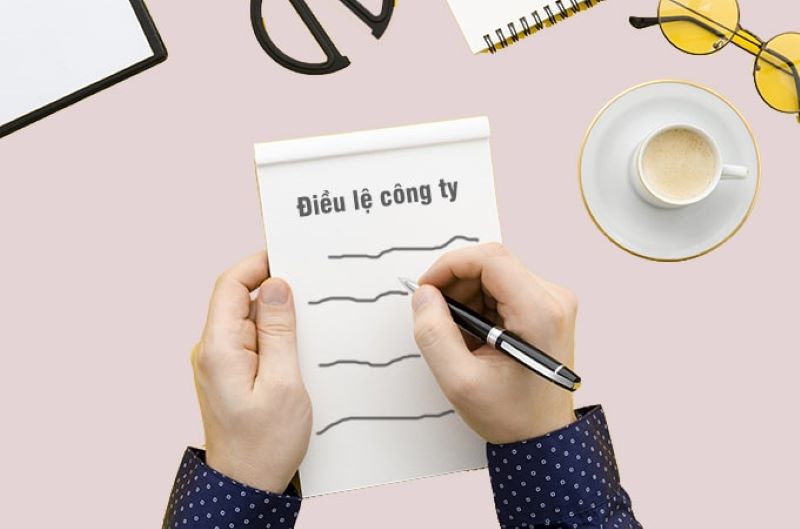 Điều lệ công ty nhận sáp nhập. 