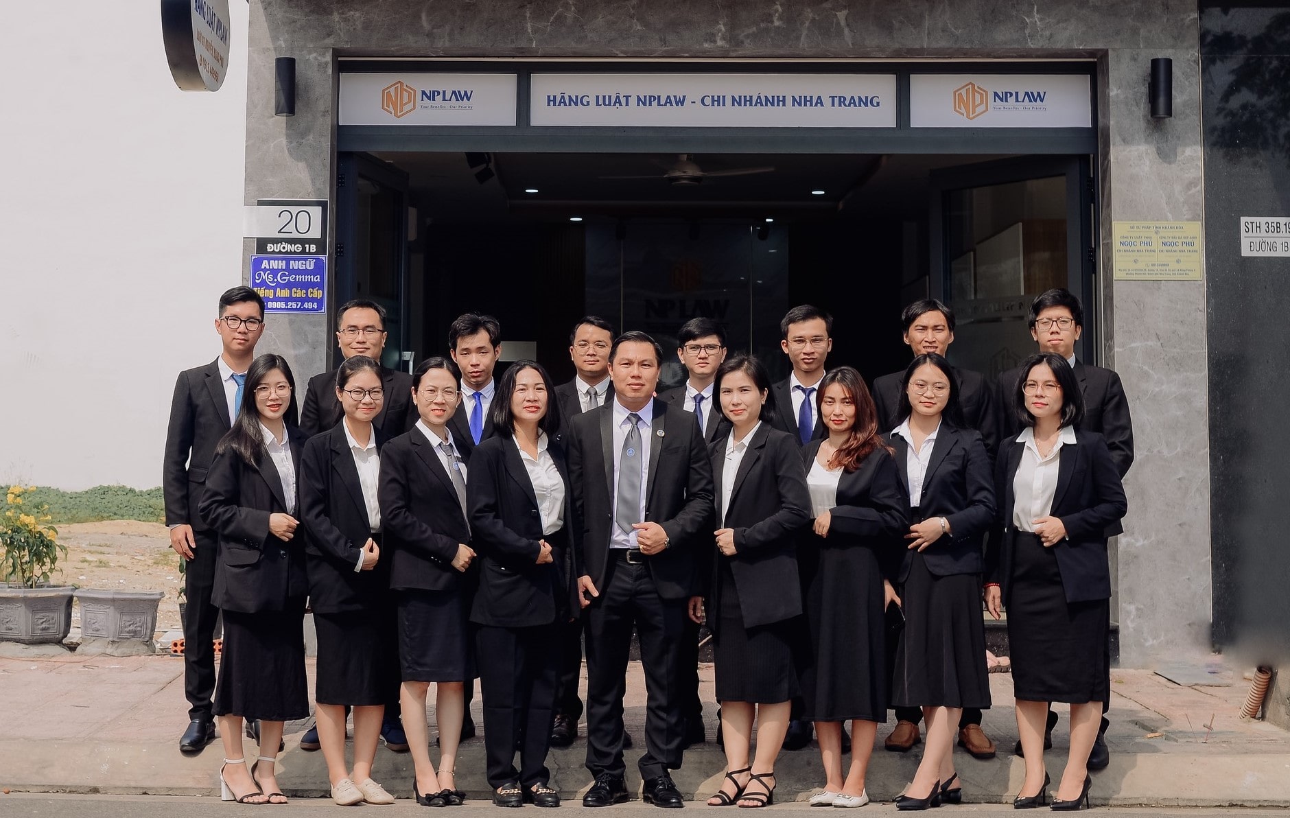 Đội ngũ nhân viên chuyên nghiệp của Hãng Luật NPLaw Chi nhánh Nha Trang